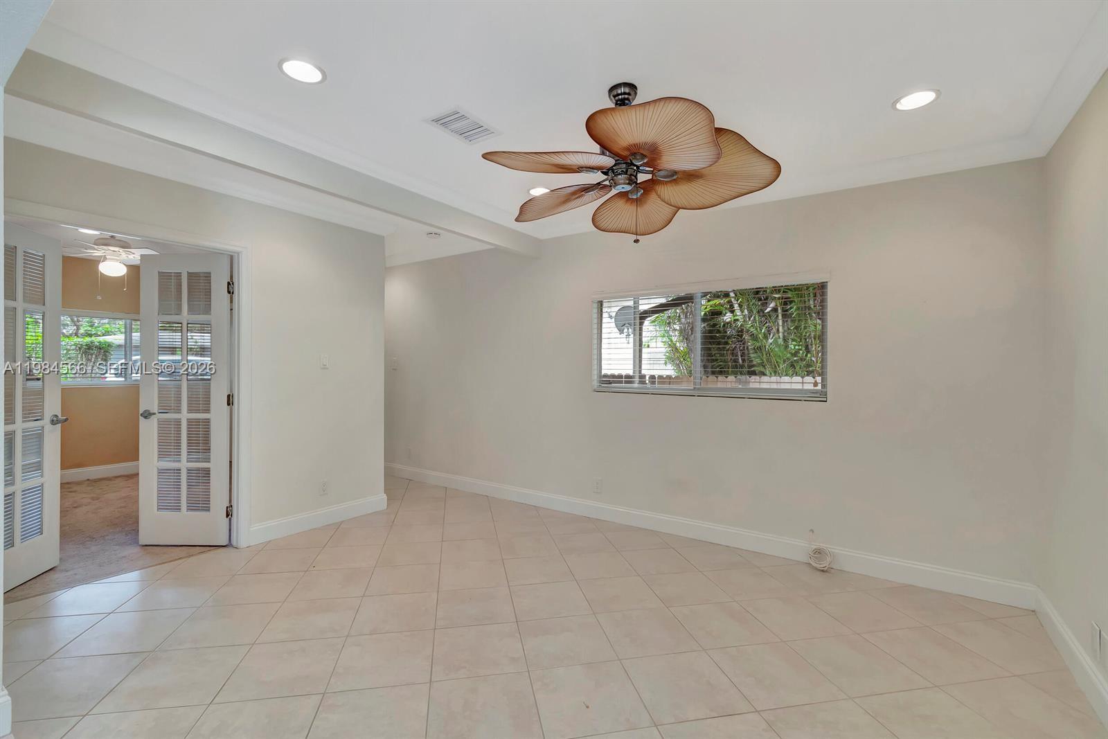 11 Forest Hills Ln