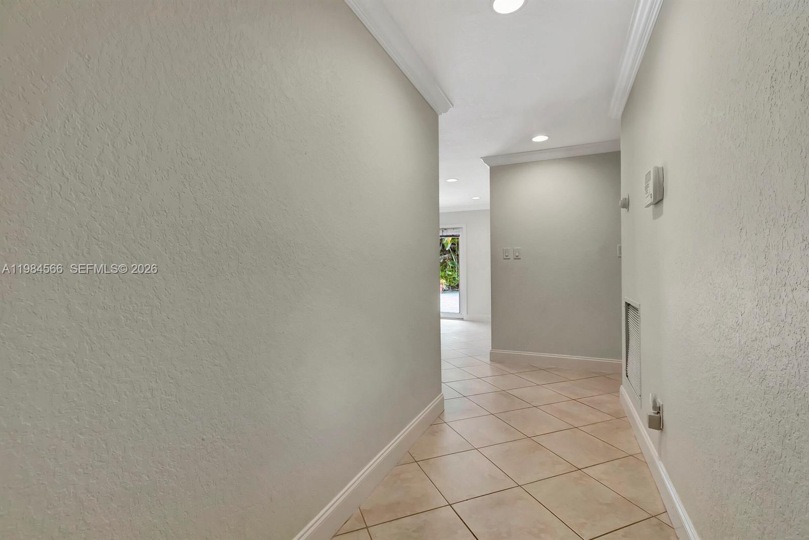 11 Forest Hills Ln
