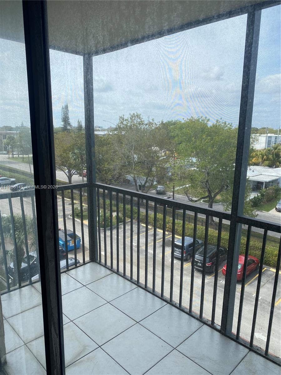16950 W Dixie Hwy # 529 Unit: A-529