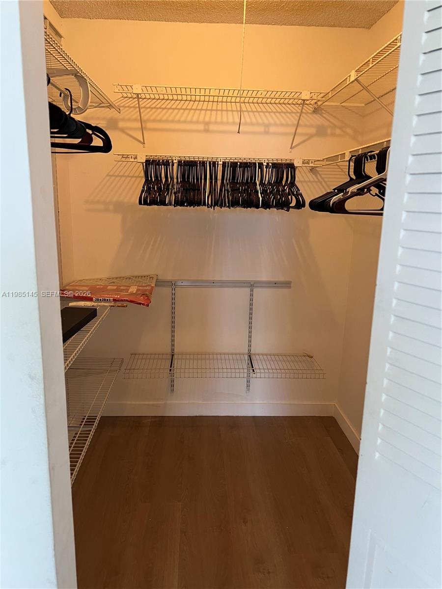 16950 W Dixie Hwy # 529 Unit: A-529