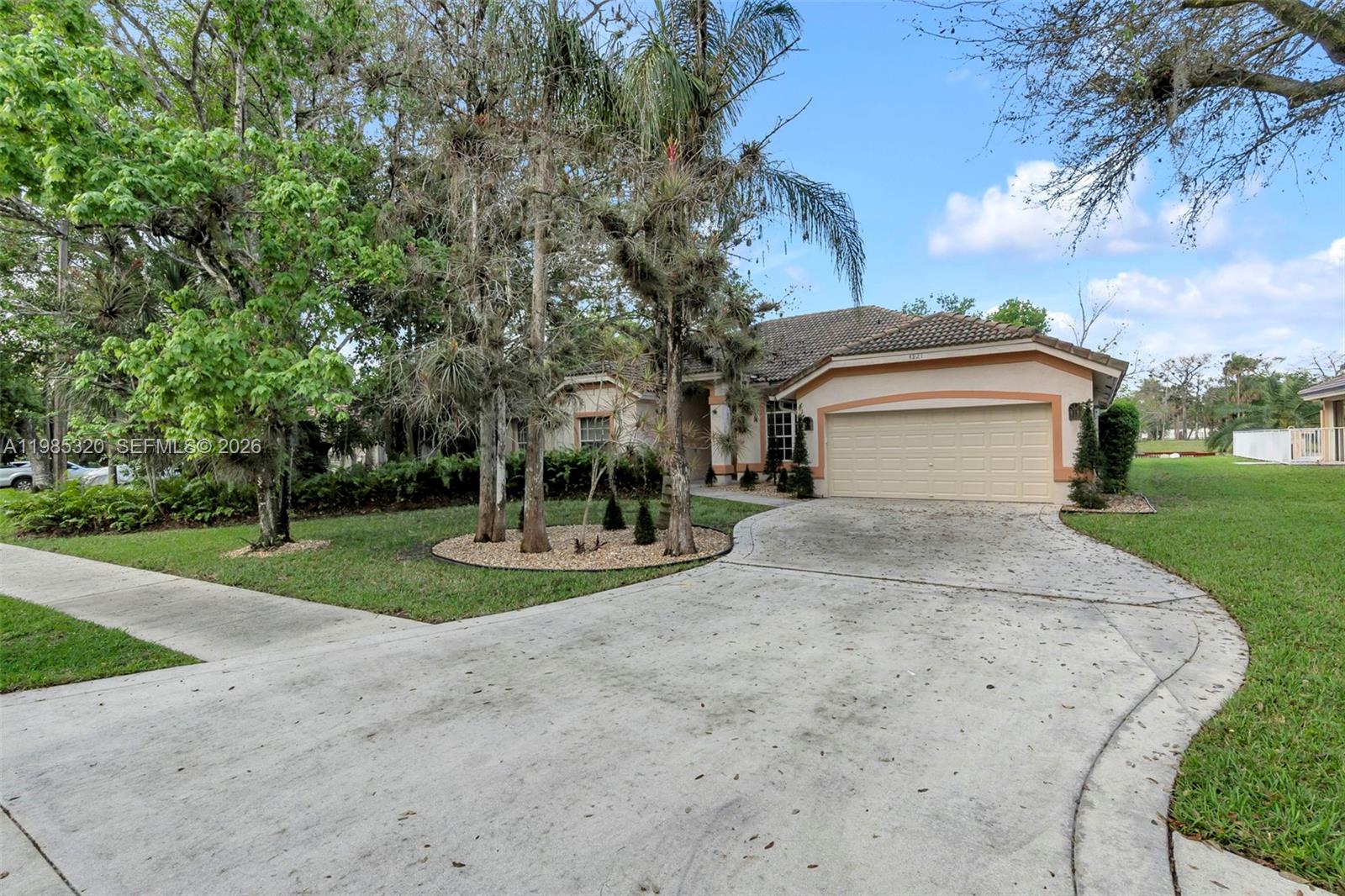 4927 NW 67th Ave