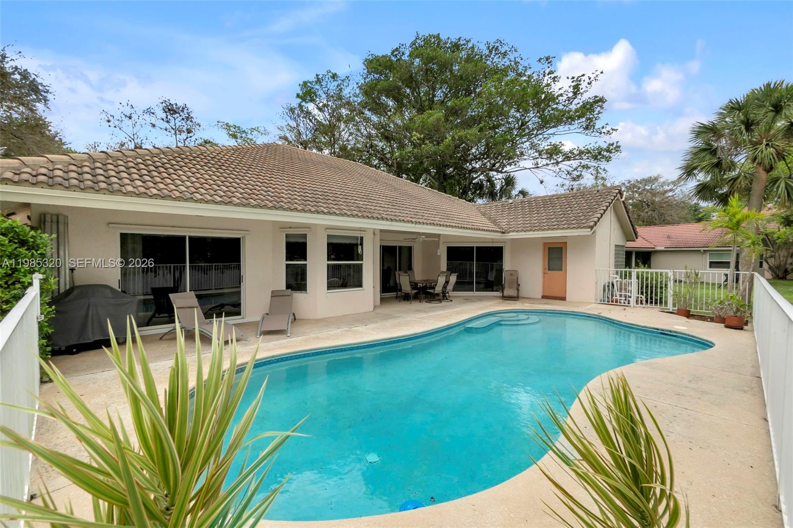 4927 NW 67th Ave