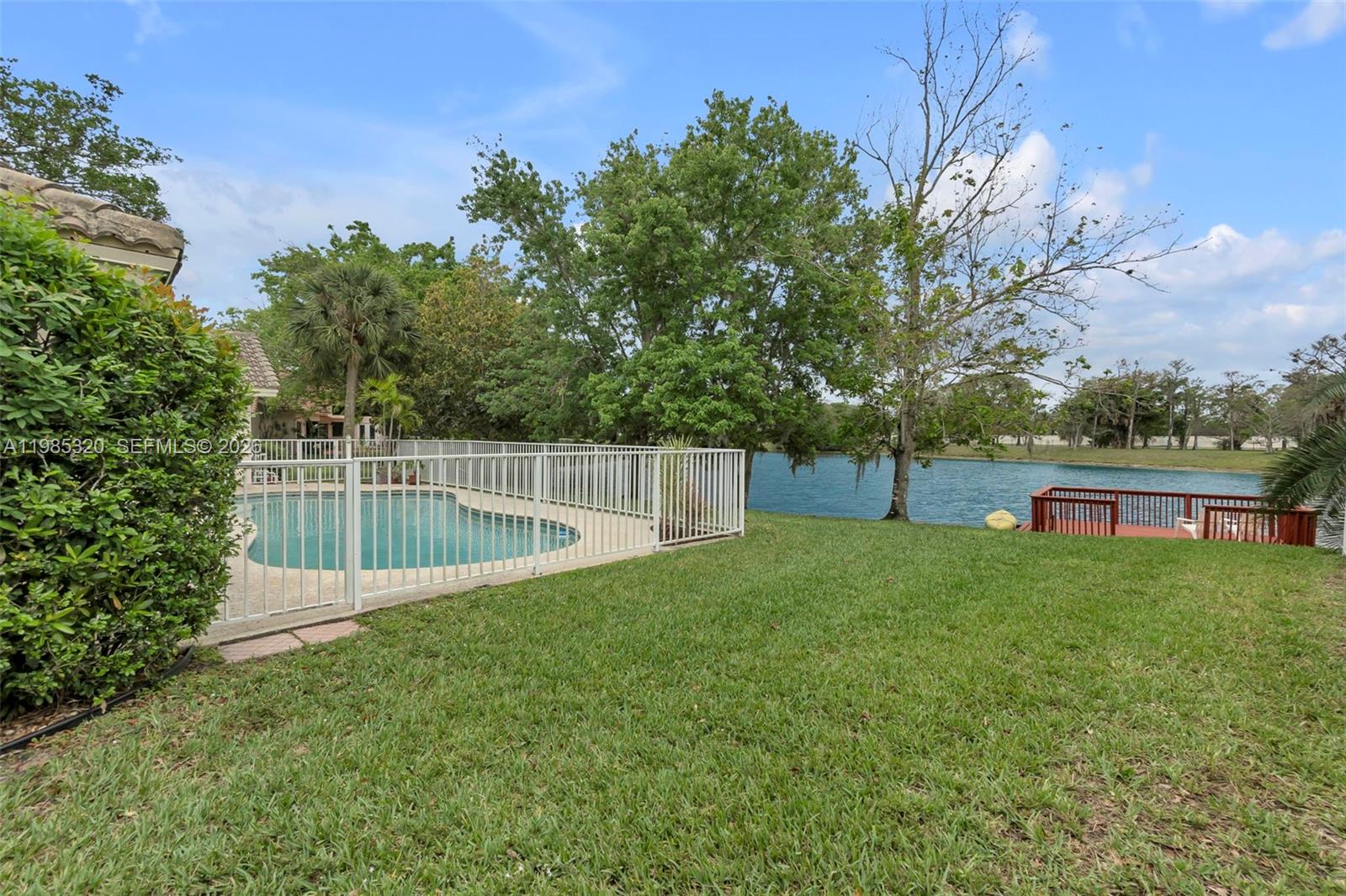 4927 NW 67th Ave