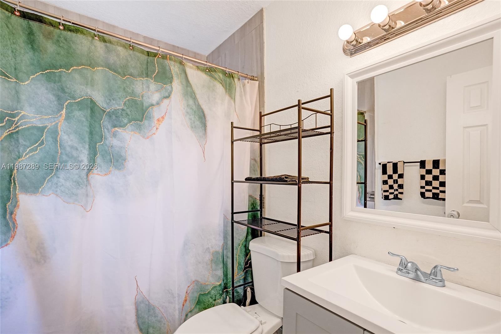 3320 NW 18th St