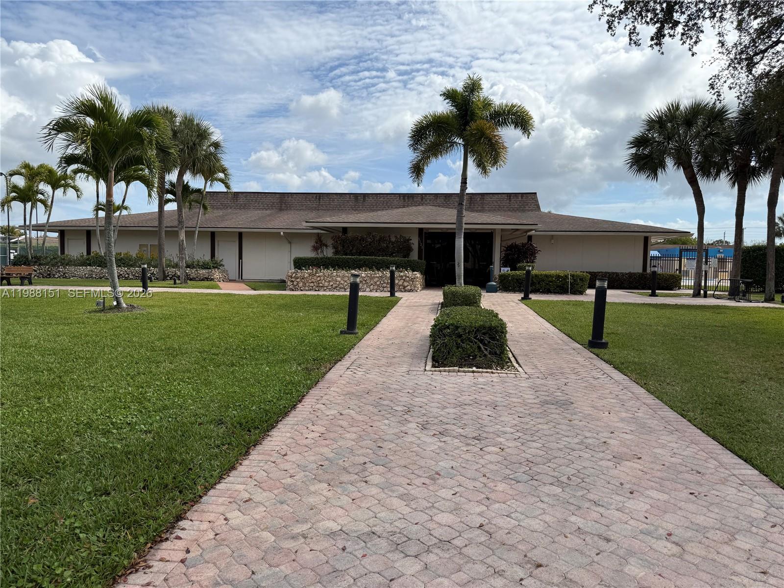 5130 Las Verdes Cir # 123