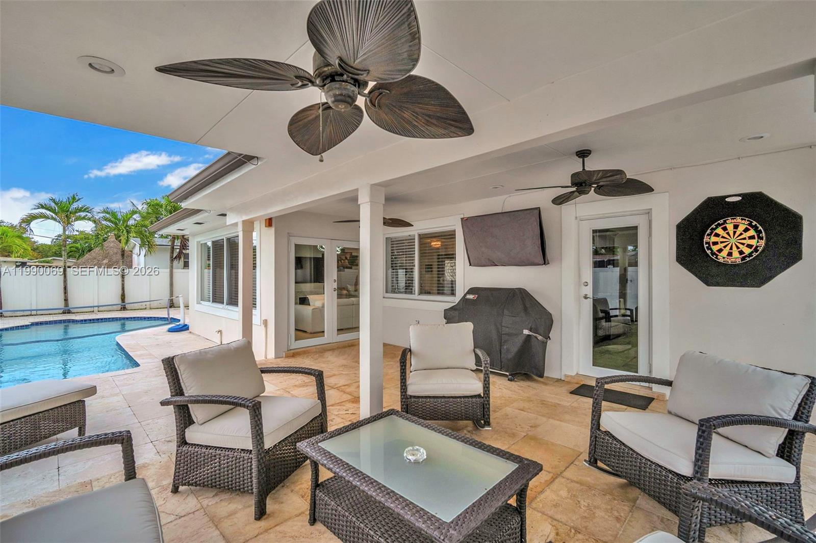 851 Bluebird Ave