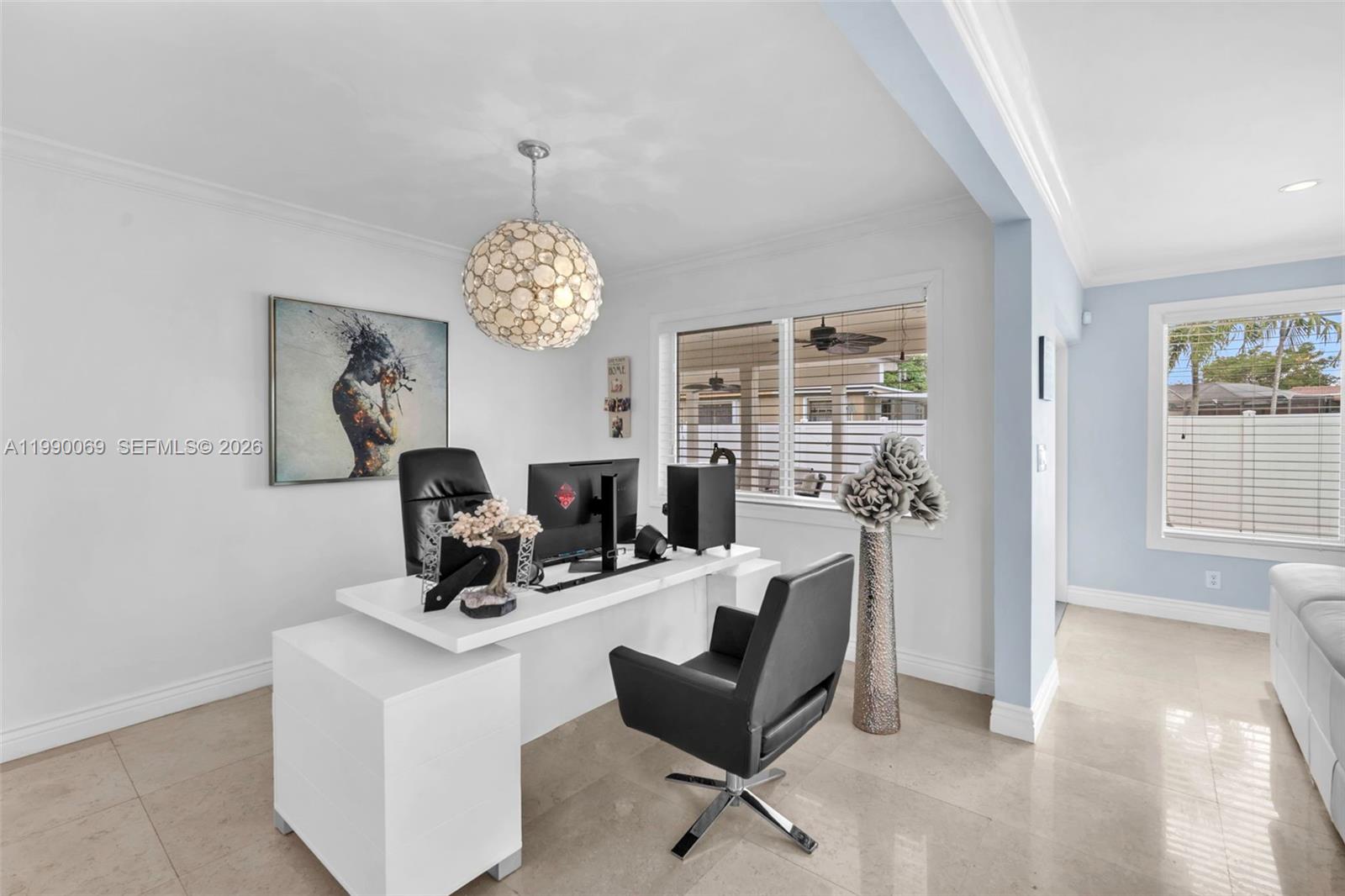 851 Bluebird Ave