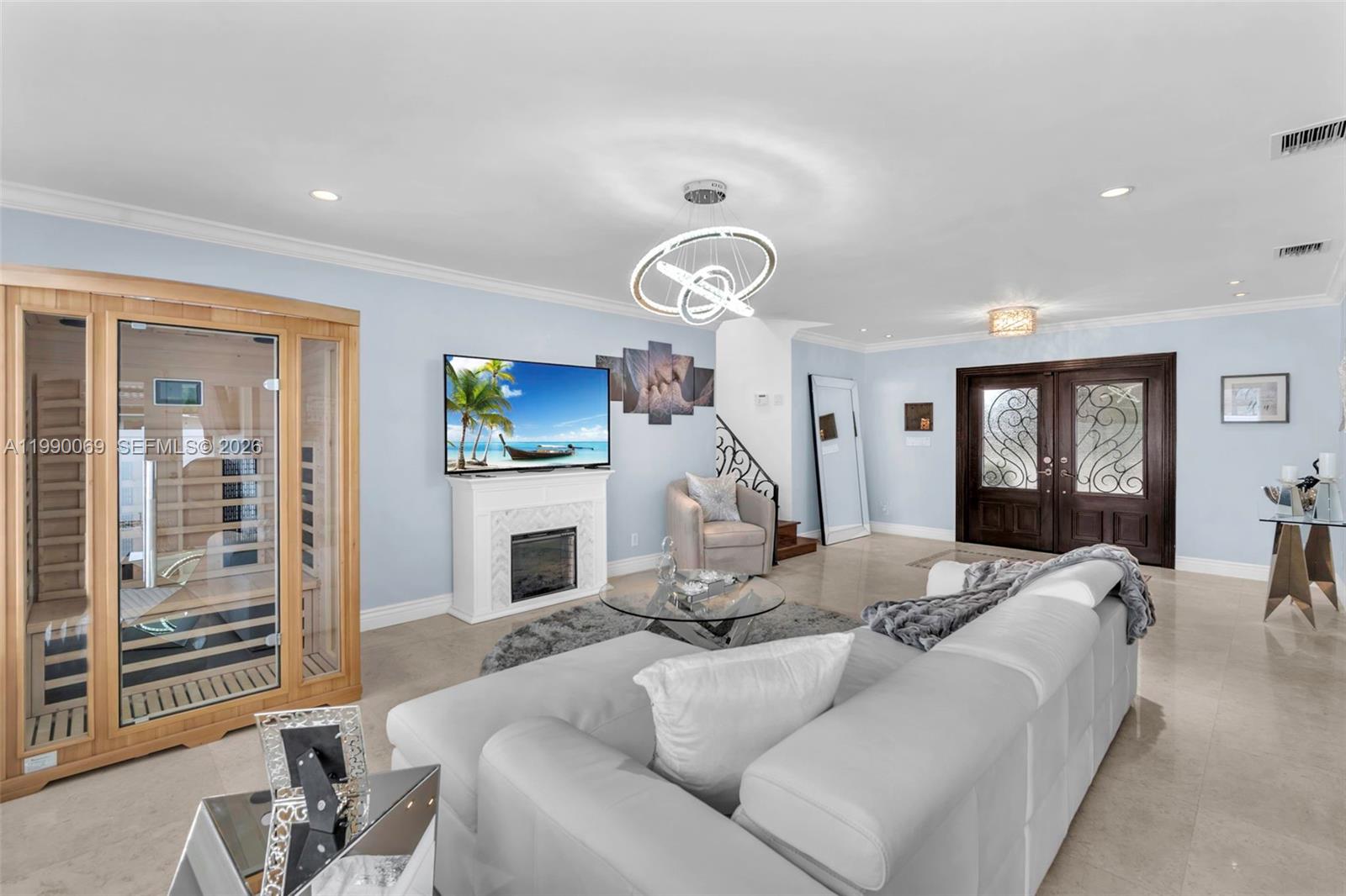 851 Bluebird Ave