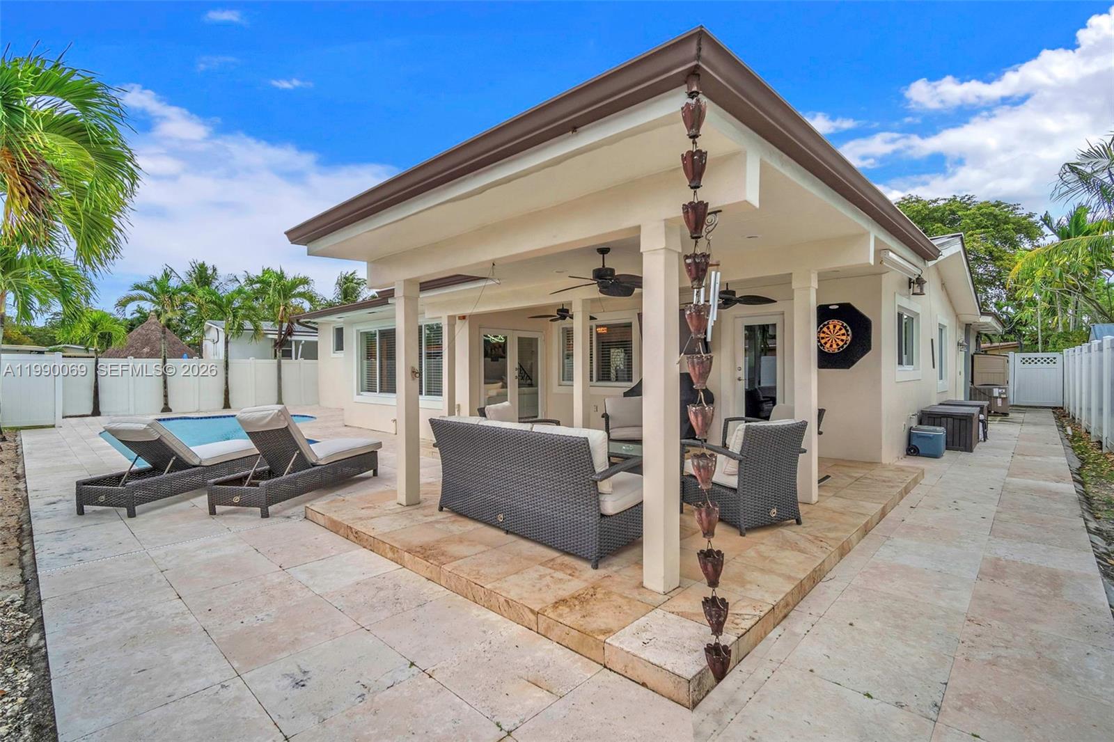 851 Bluebird Ave