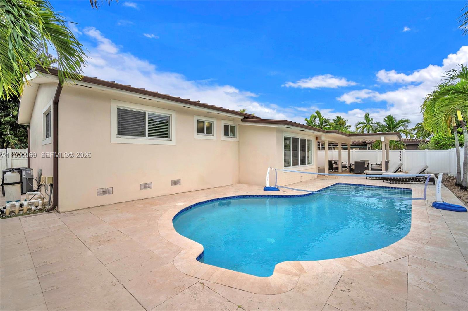 851 Bluebird Ave