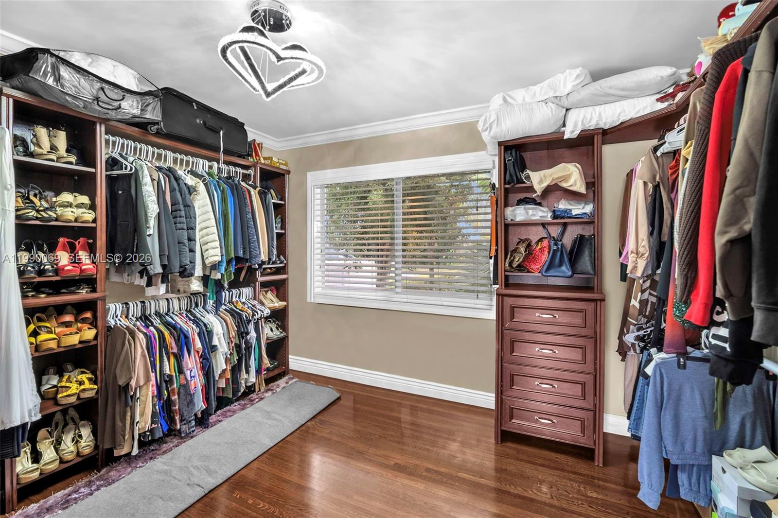 851 Bluebird Ave