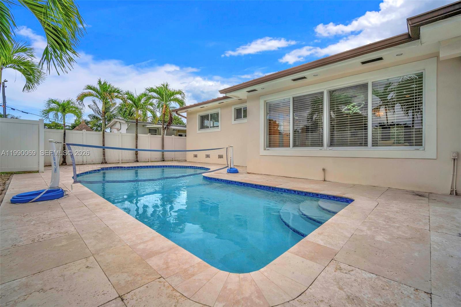 851 Bluebird Ave
