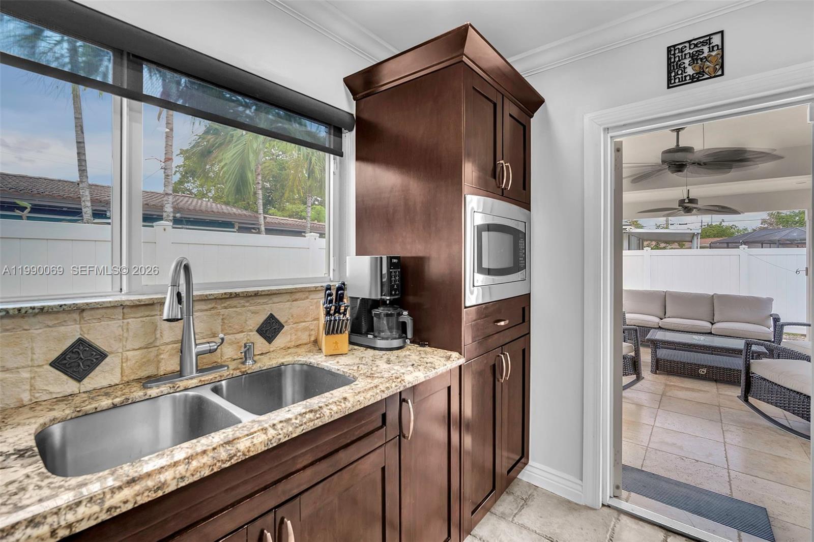 851 Bluebird Ave