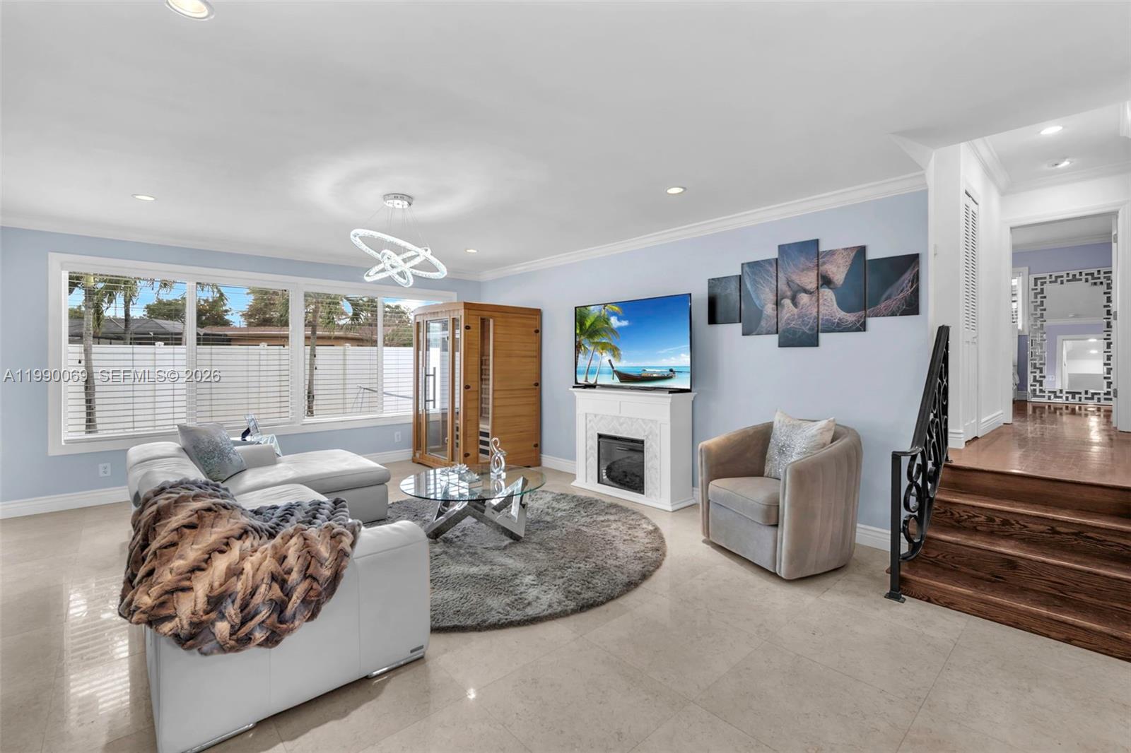 851 Bluebird Ave