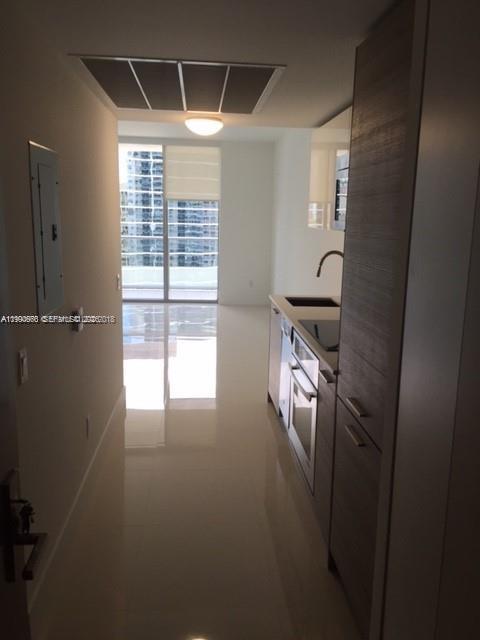 1300 Brickell Bay Dr # 2500