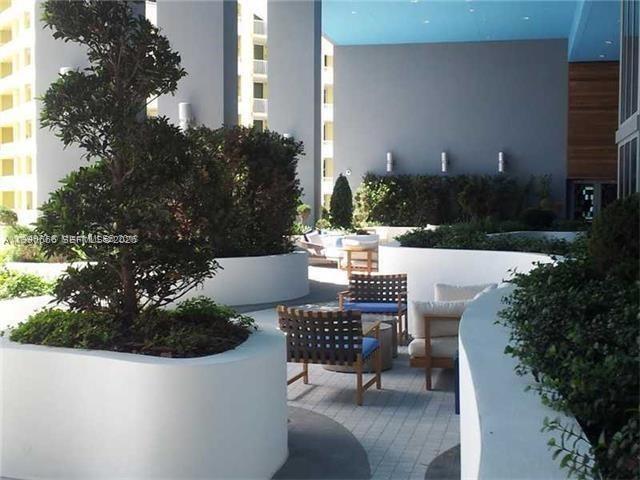 1300 Brickell Bay Dr # 2500