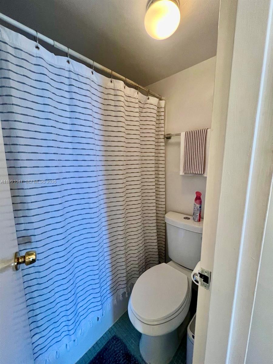 2350 NE 135th St # 208