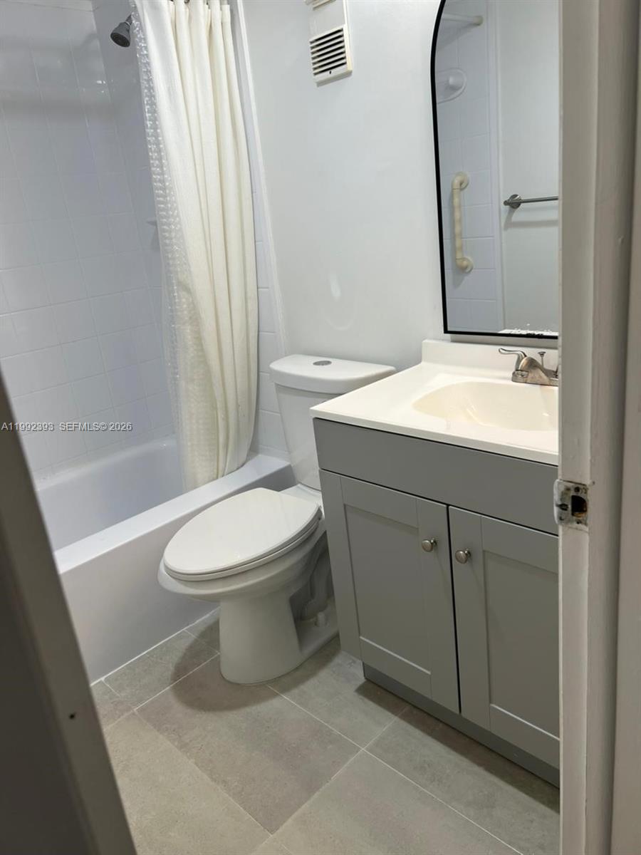 1811 Sabal Palm Dr # 403