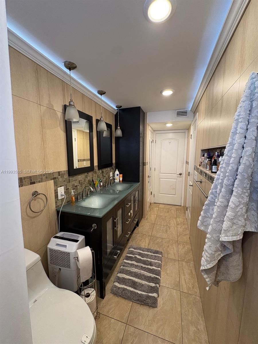910 Michigan Ave # 505