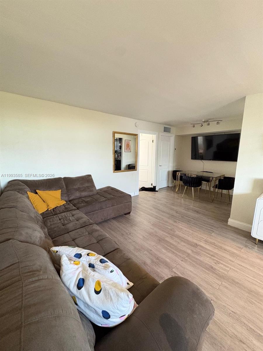 910 Michigan Ave # 505