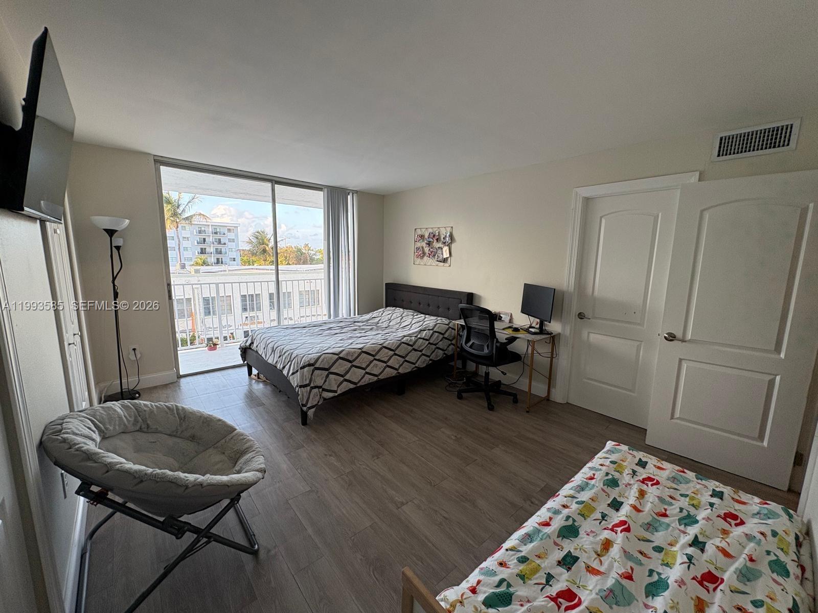 910 Michigan Ave # 505