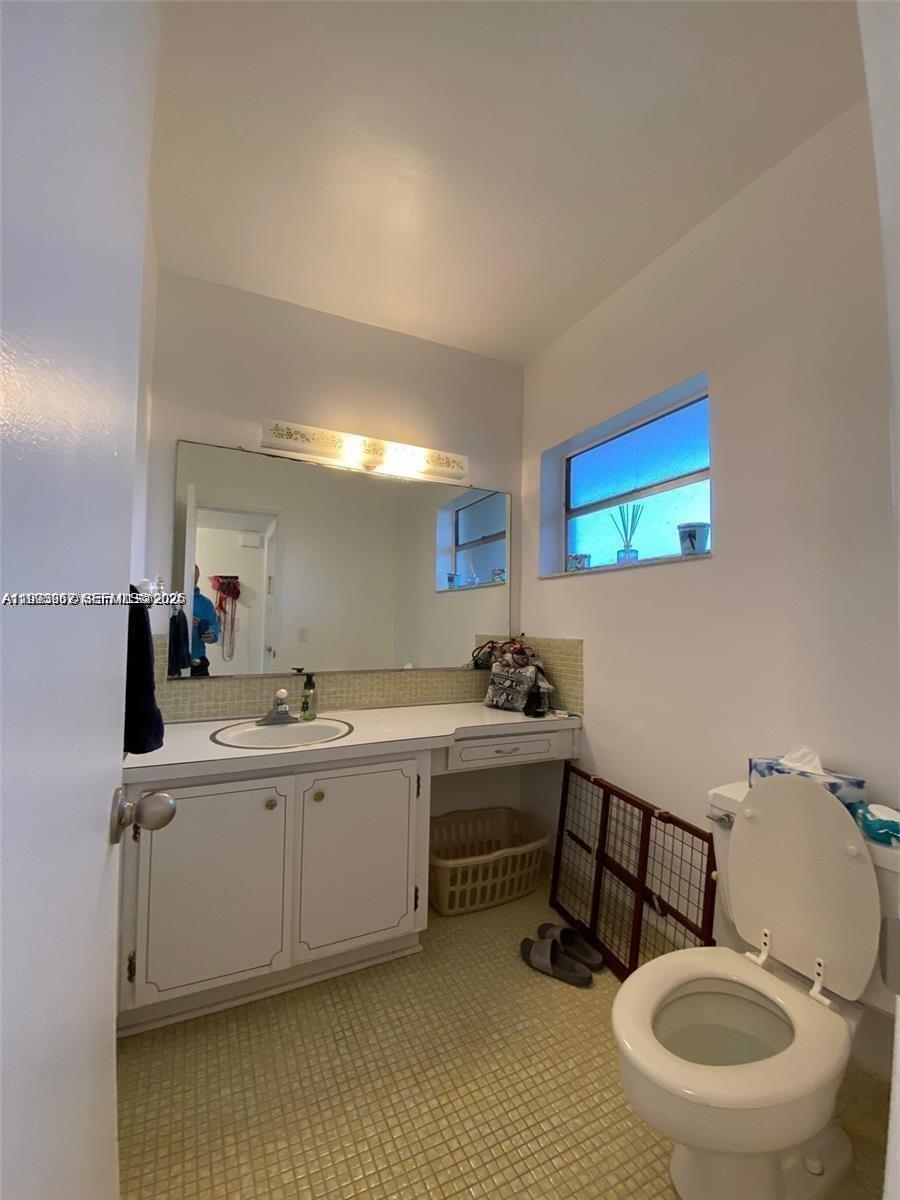 851 NE 14th Ave # 420