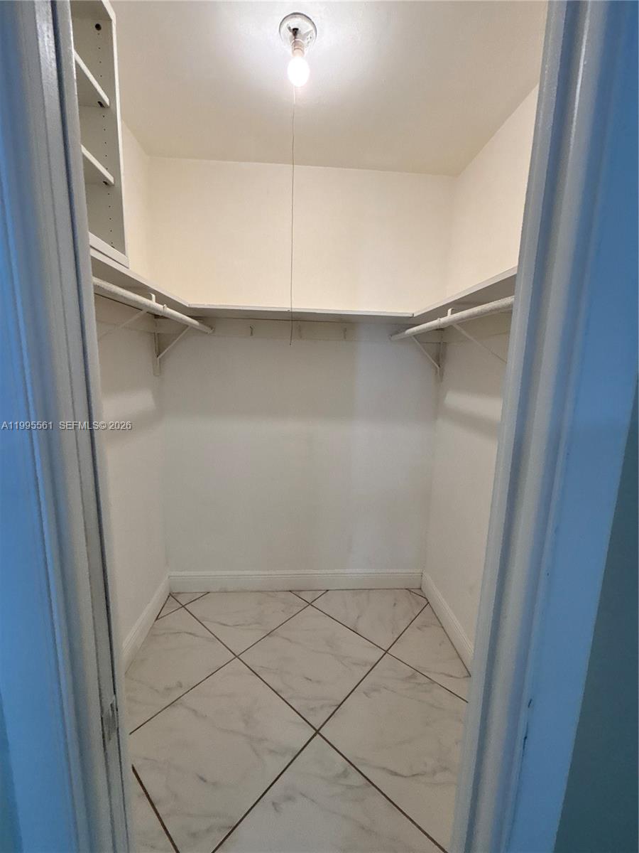 839 S Highland Dr Unit: Right