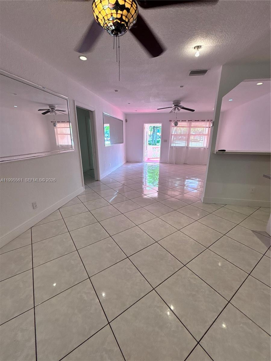 839 S Highland Dr Unit: Right