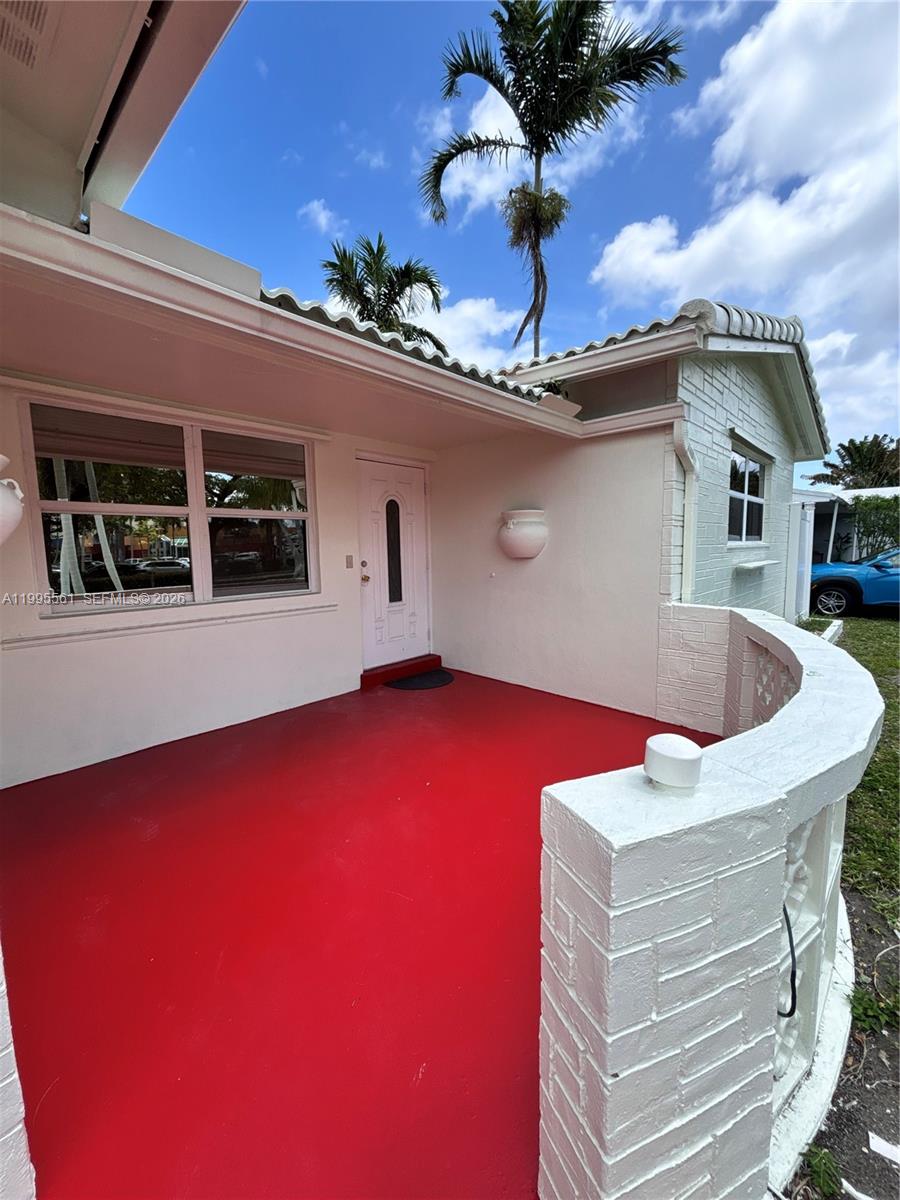 839 S Highland Dr Unit: Right