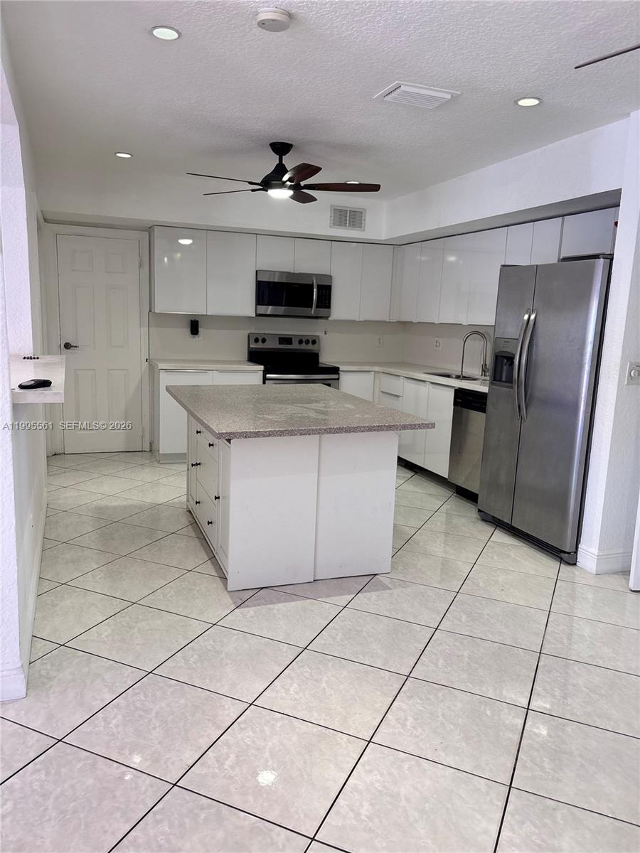839 S Highland Dr Unit: Right