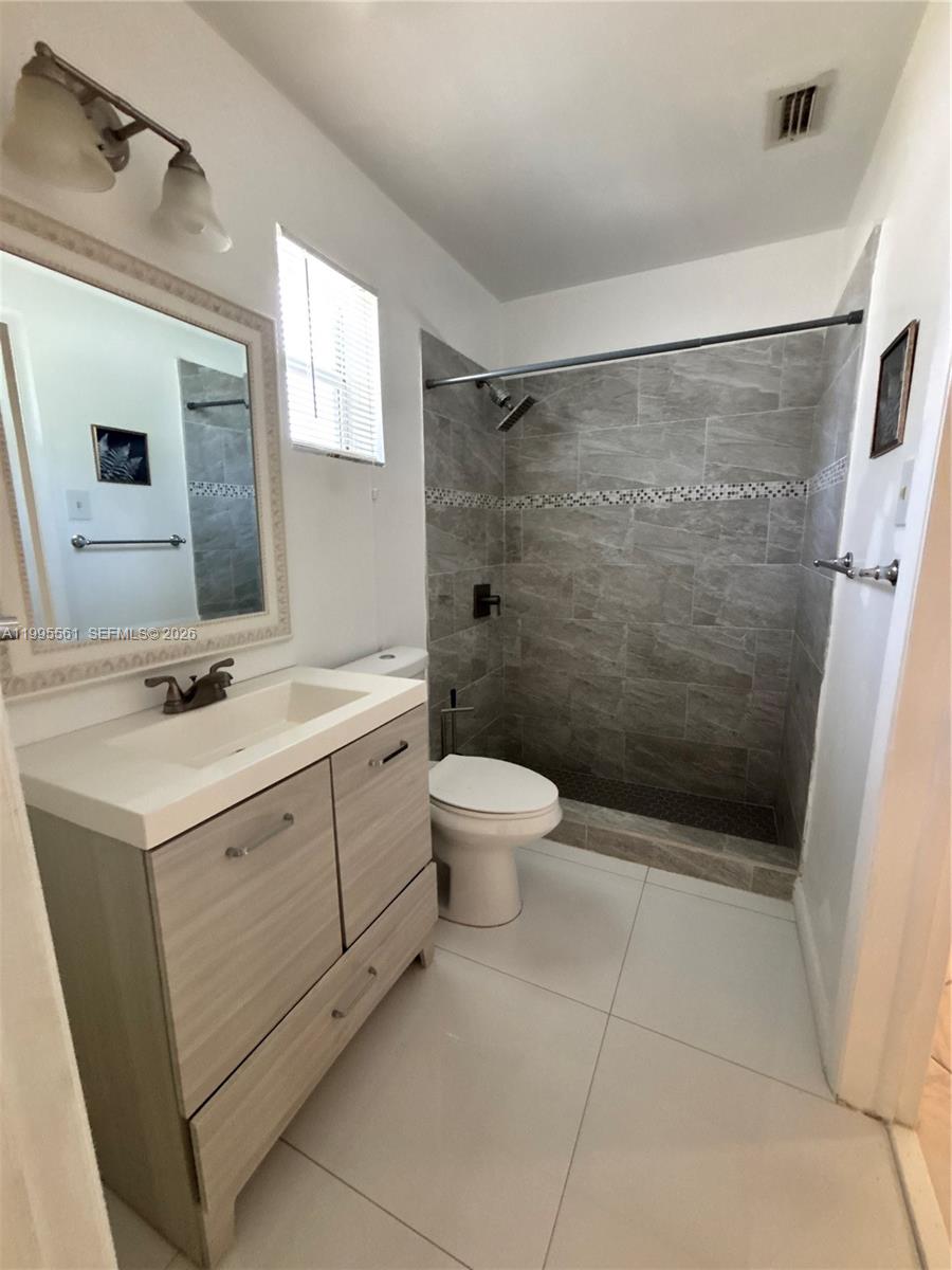 839 S Highland Dr Unit: Right