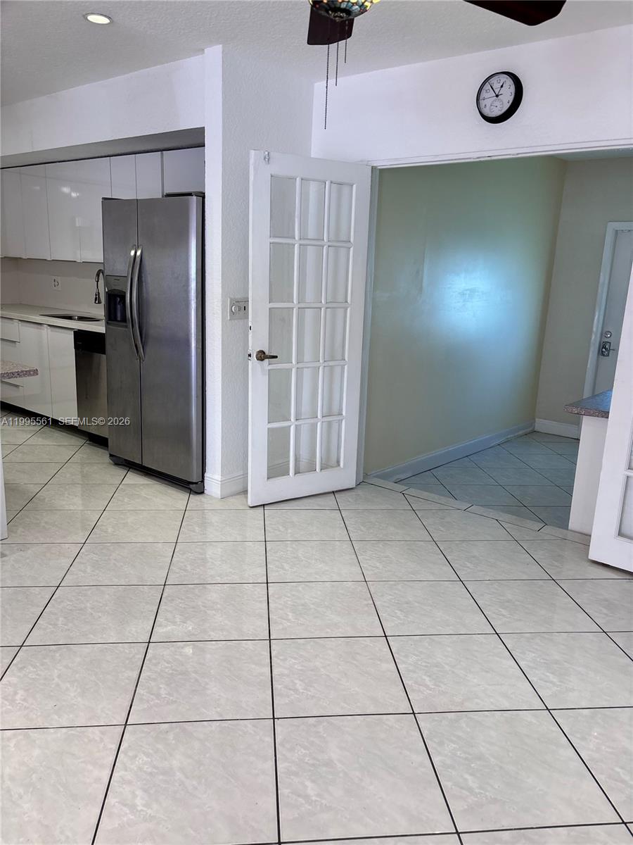 839 S Highland Dr Unit: Right