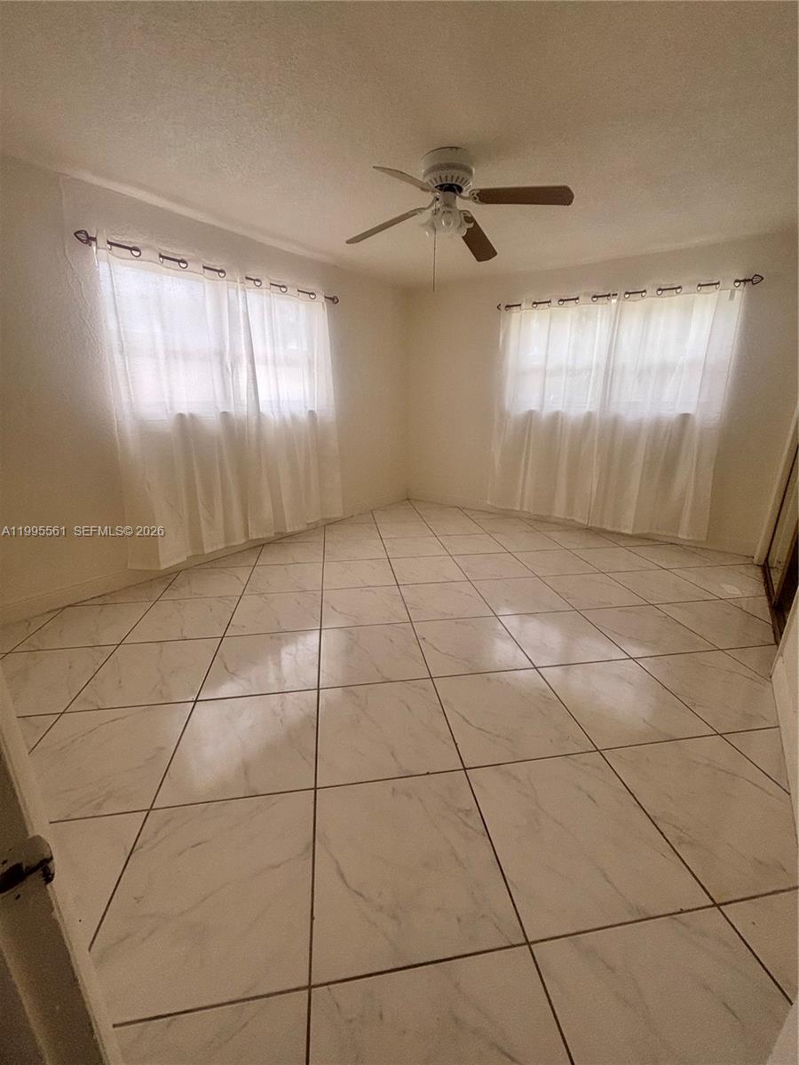839 S Highland Dr Unit: Right