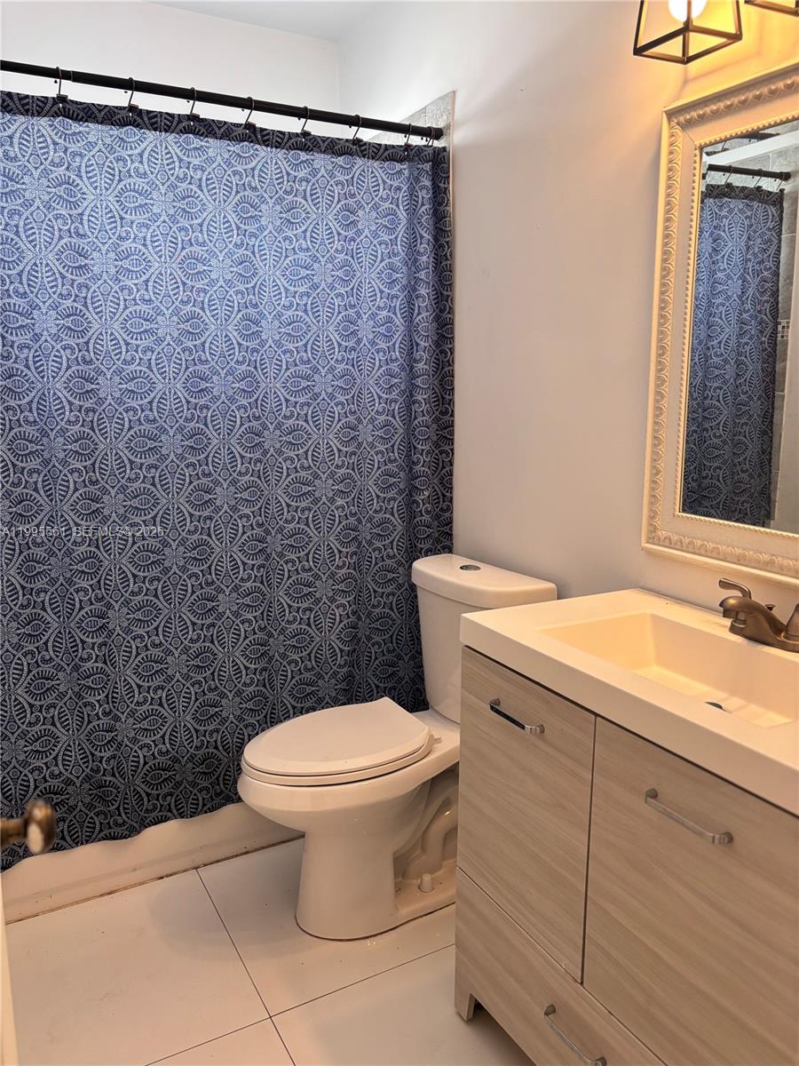 839 S Highland Dr Unit: Right