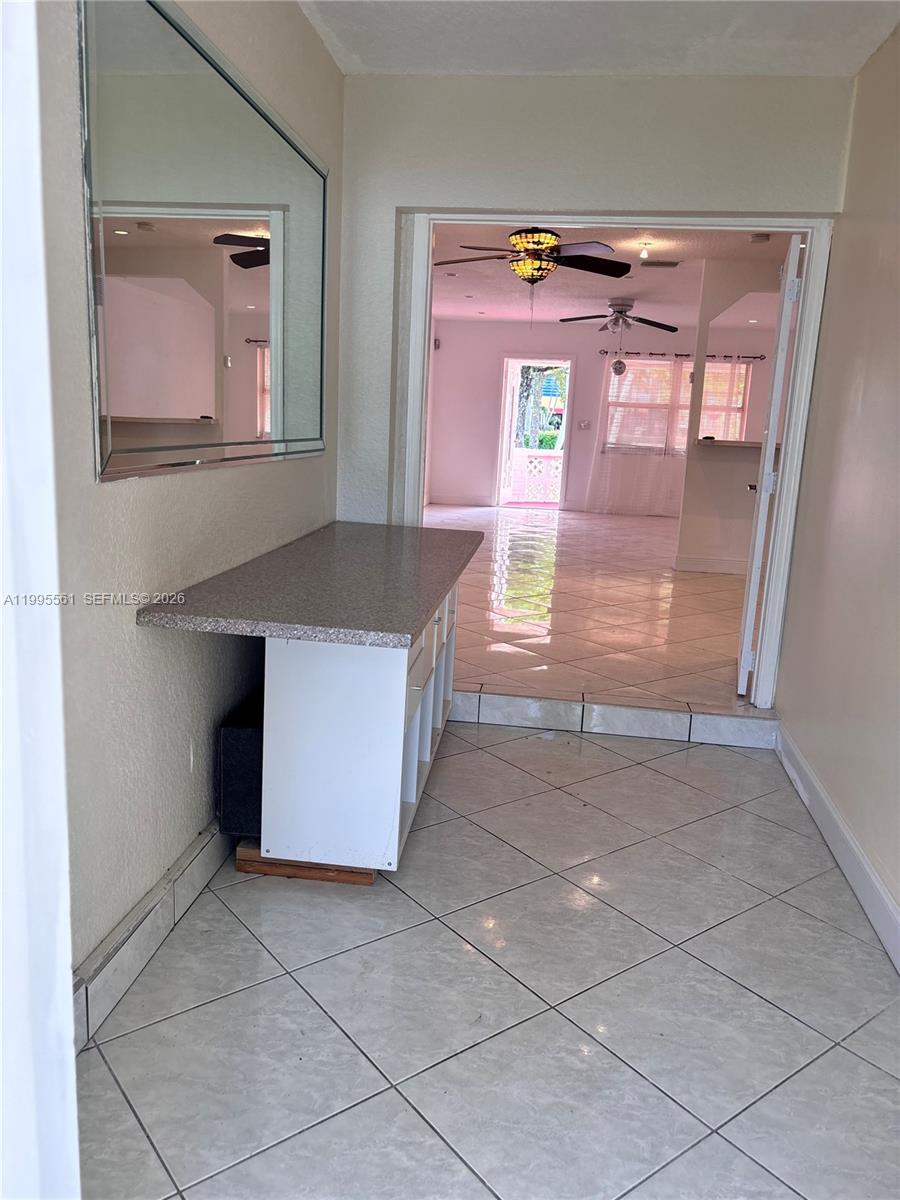 839 S Highland Dr Unit: Right