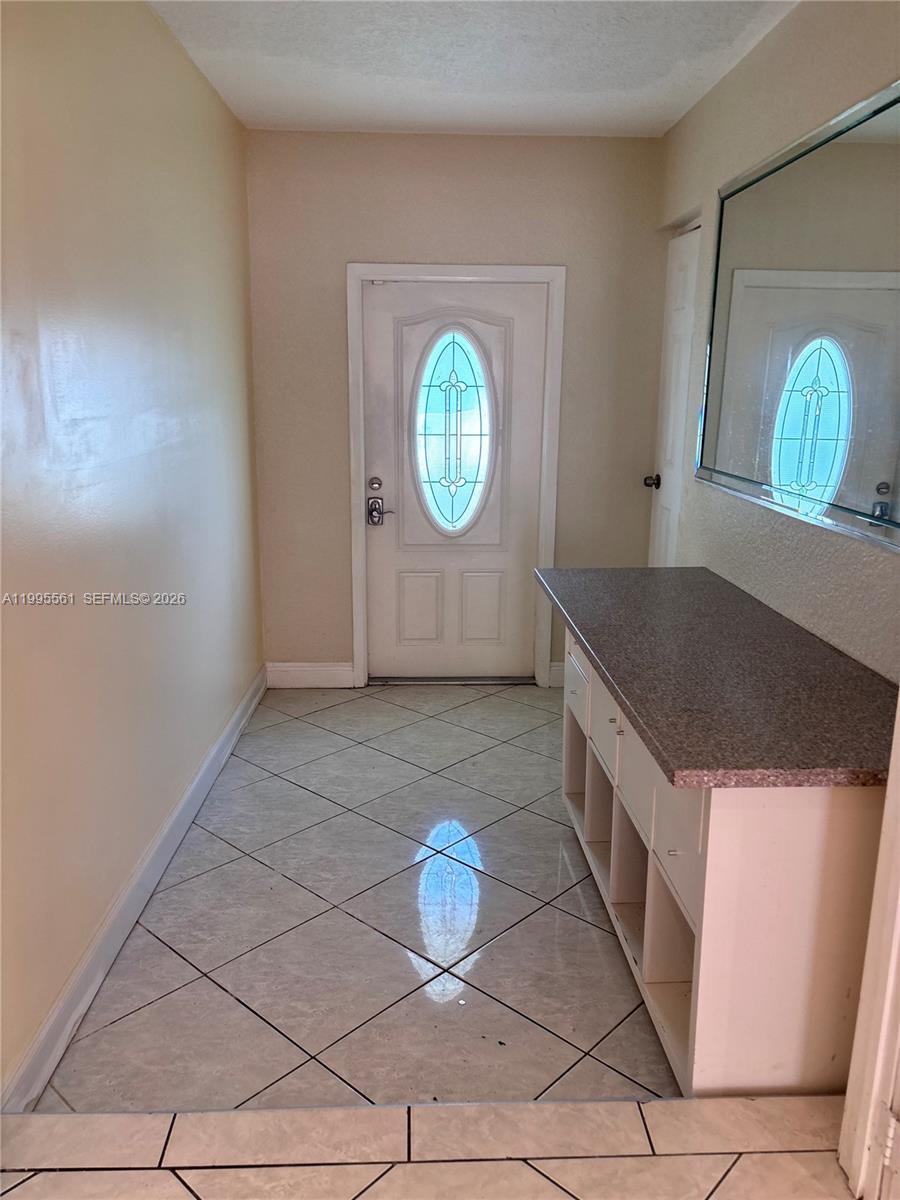 839 S Highland Dr Unit: Right