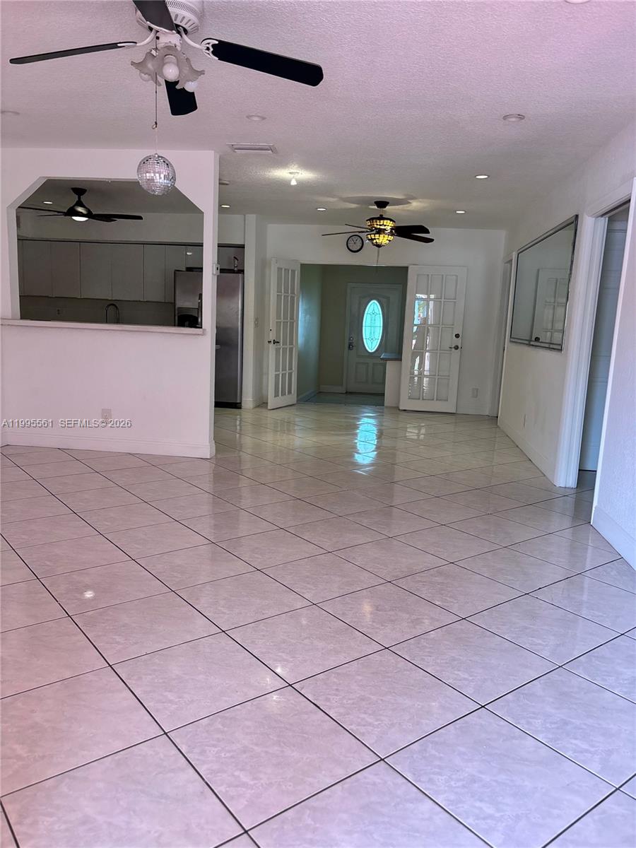 839 S Highland Dr Unit: Right