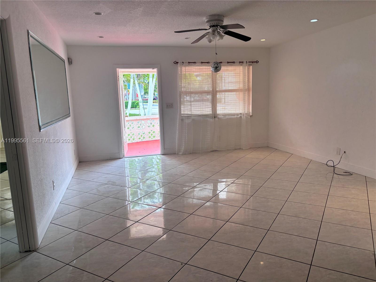 839 S Highland Dr Unit: Right
