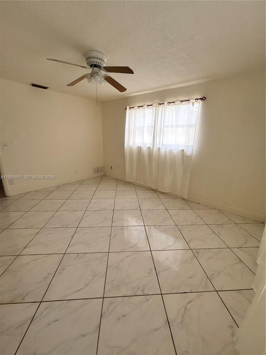 839 S Highland Dr Unit: Right