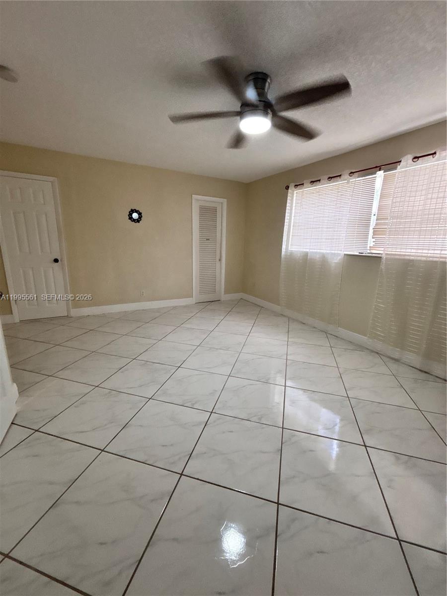 839 S Highland Dr Unit: Right