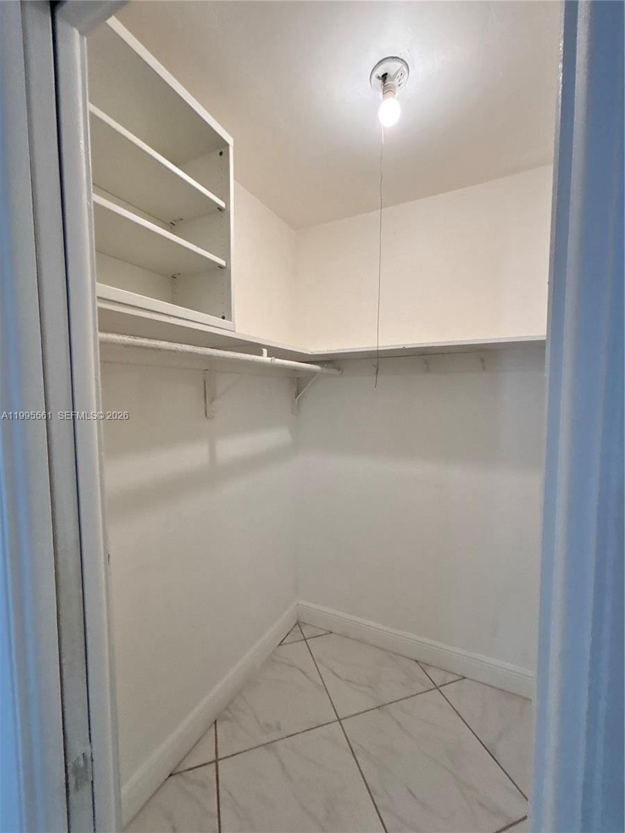 839 S Highland Dr Unit: Right
