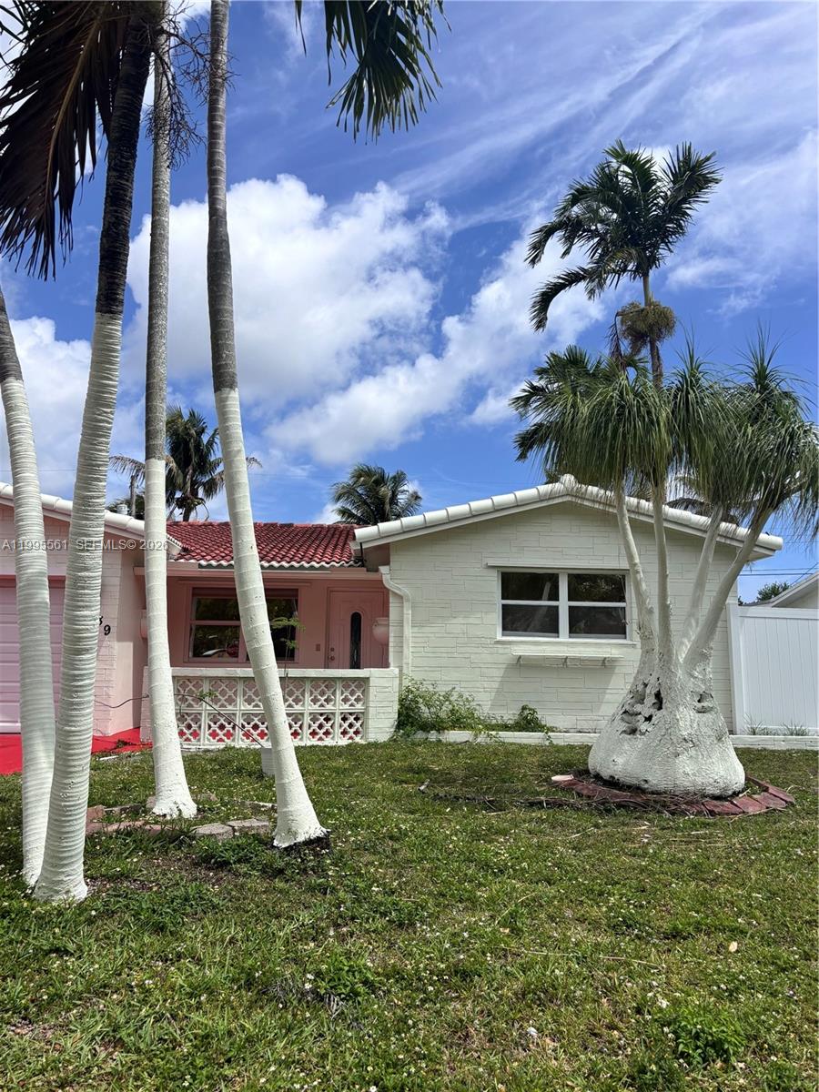 839 S Highland Dr Unit: Right