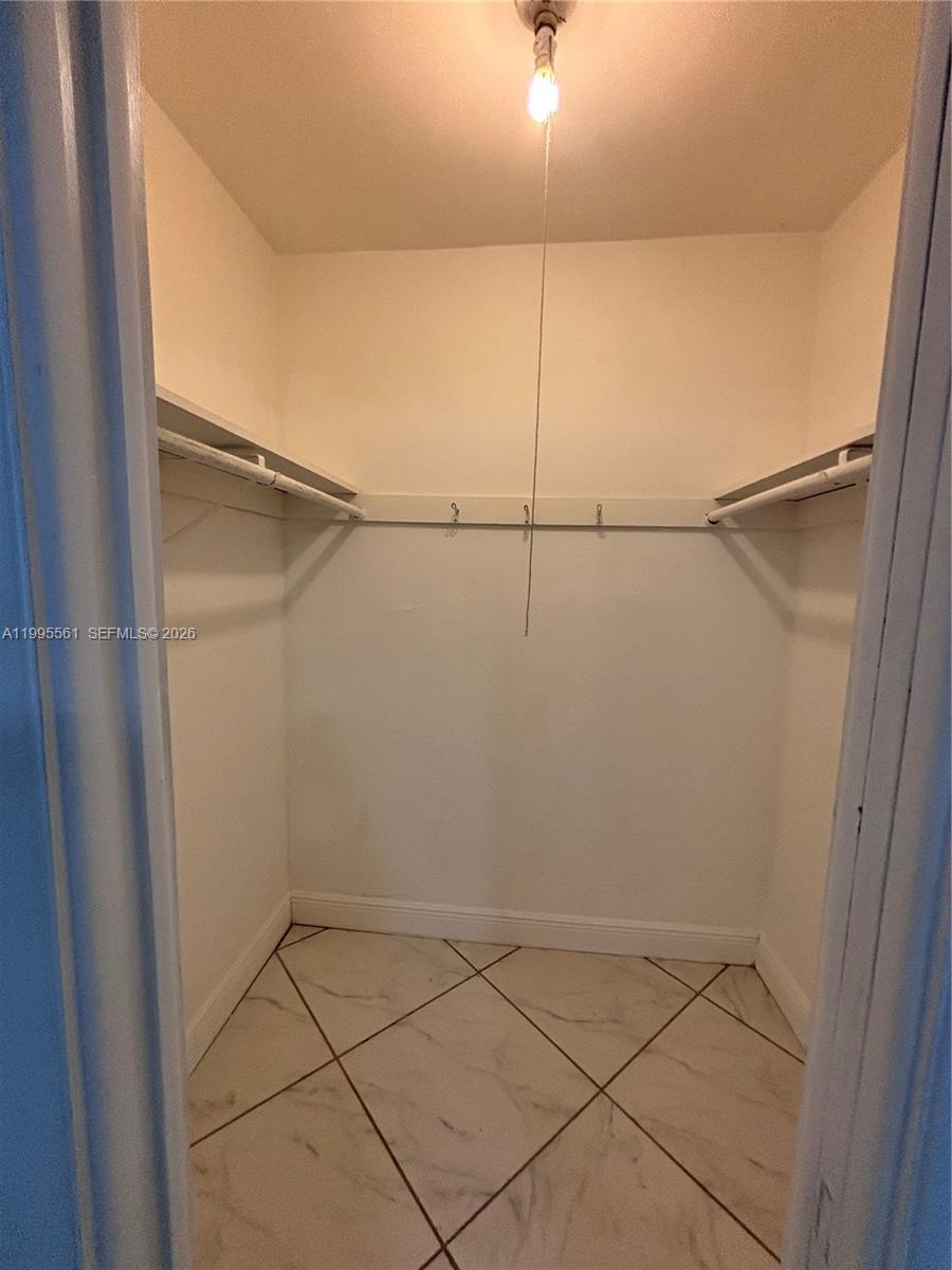 839 S Highland Dr Unit: Right