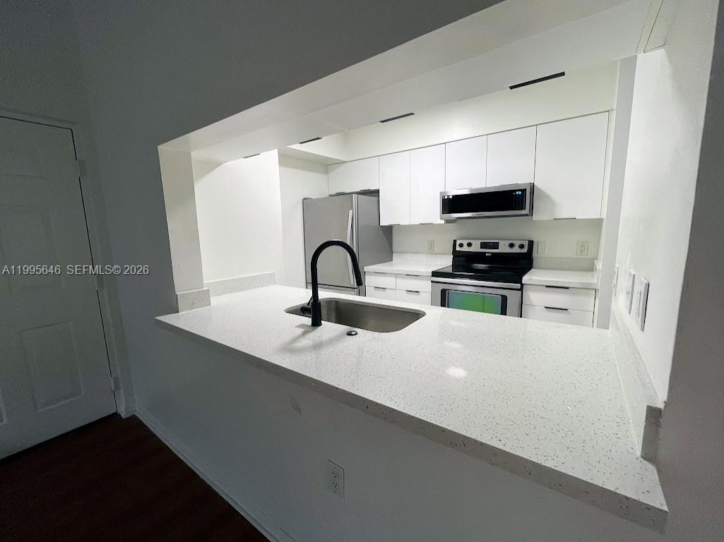 12124 Saint Andrews Pl # 305