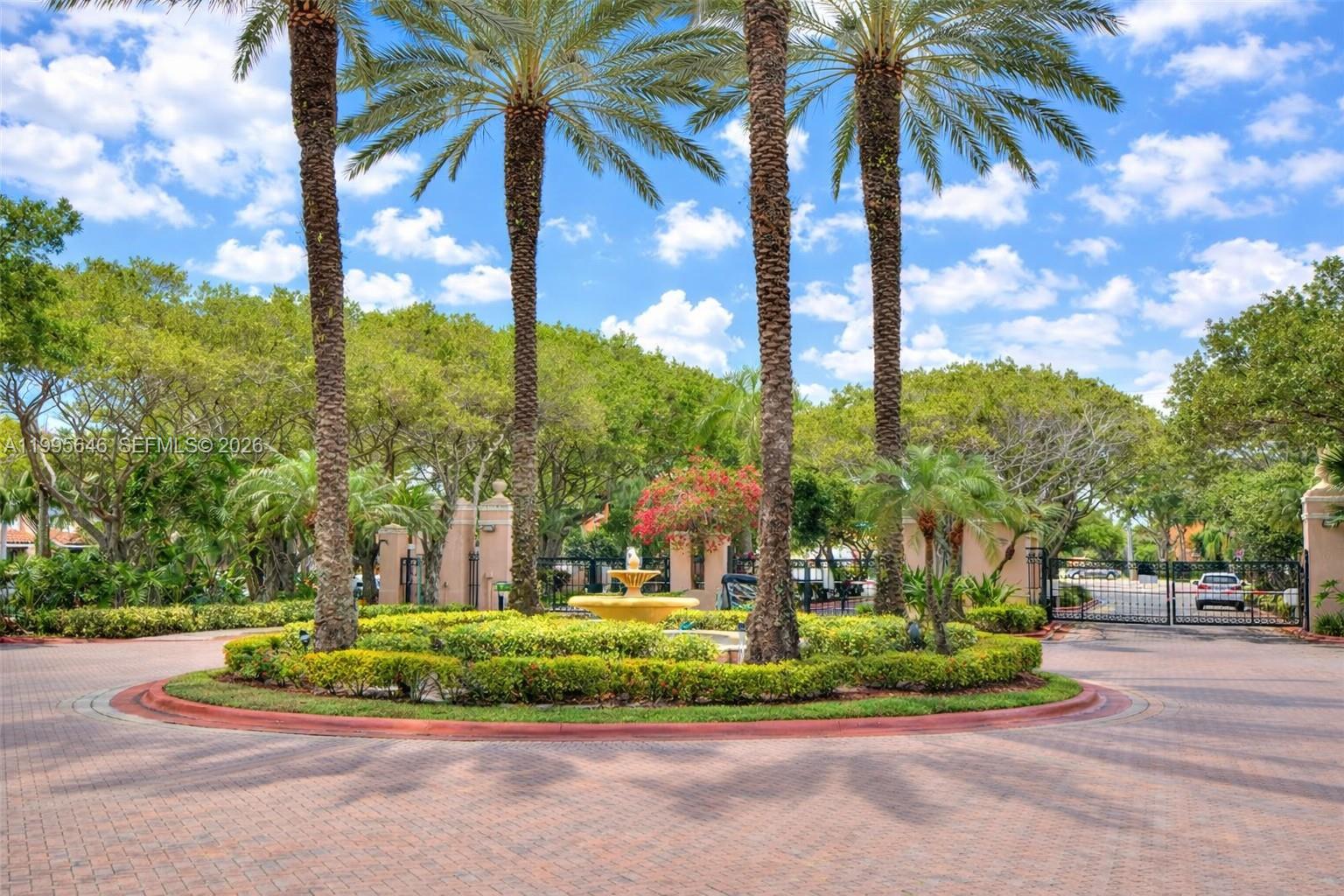 12124 Saint Andrews Pl # 305