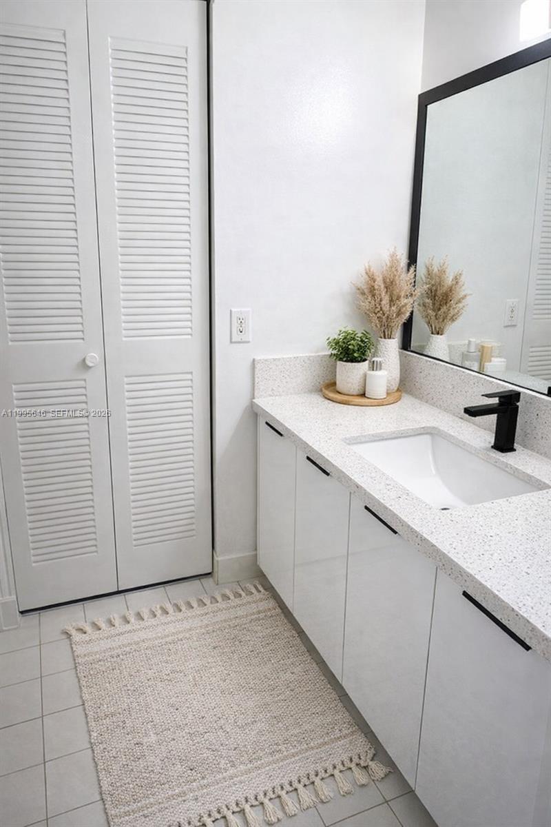 12124 Saint Andrews Pl # 305