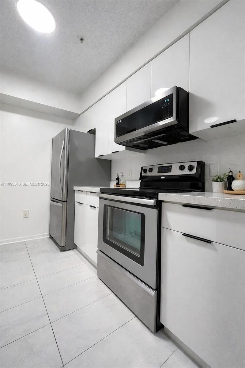 12124 Saint Andrews Pl # 305