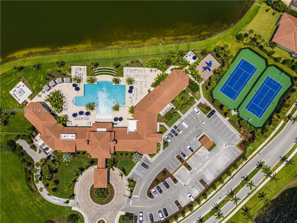 9150 Parkland Bay Dr