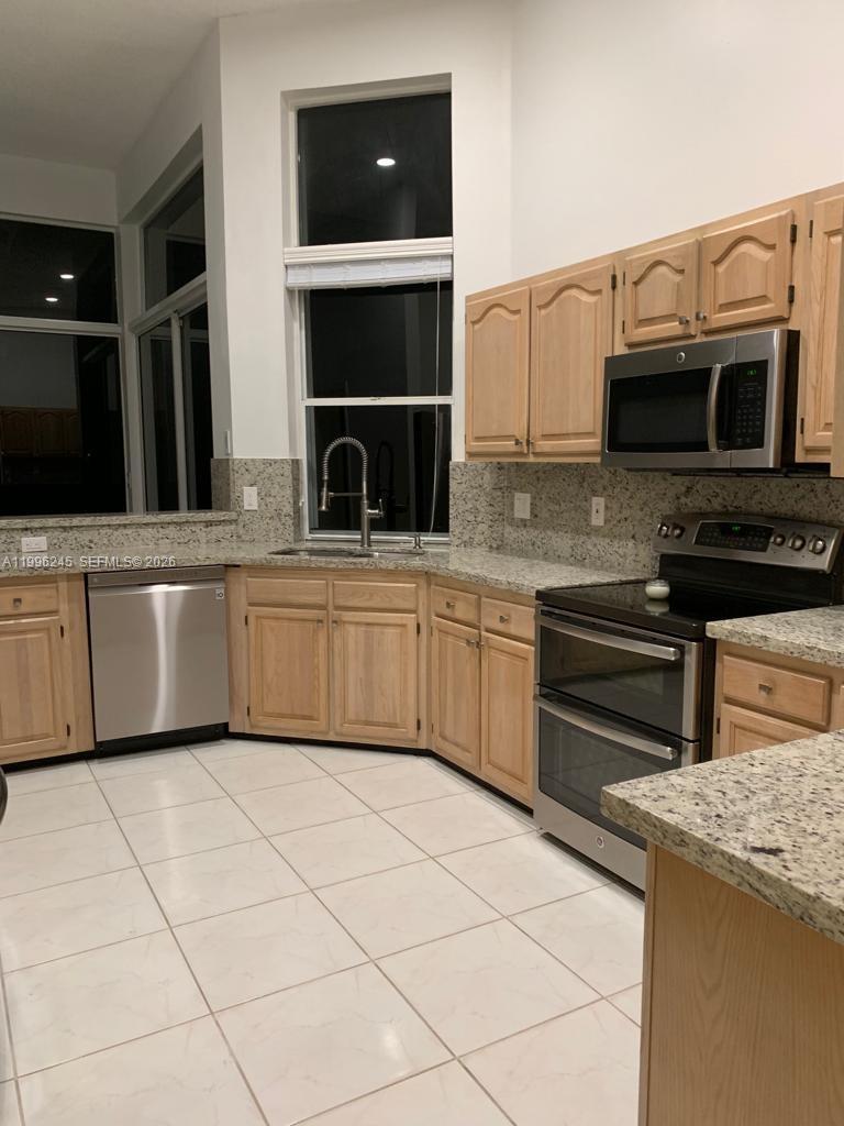 3066 Lakewood Cir