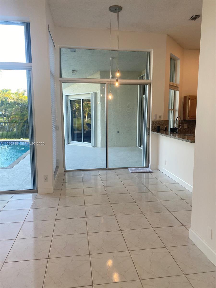 3066 Lakewood Cir